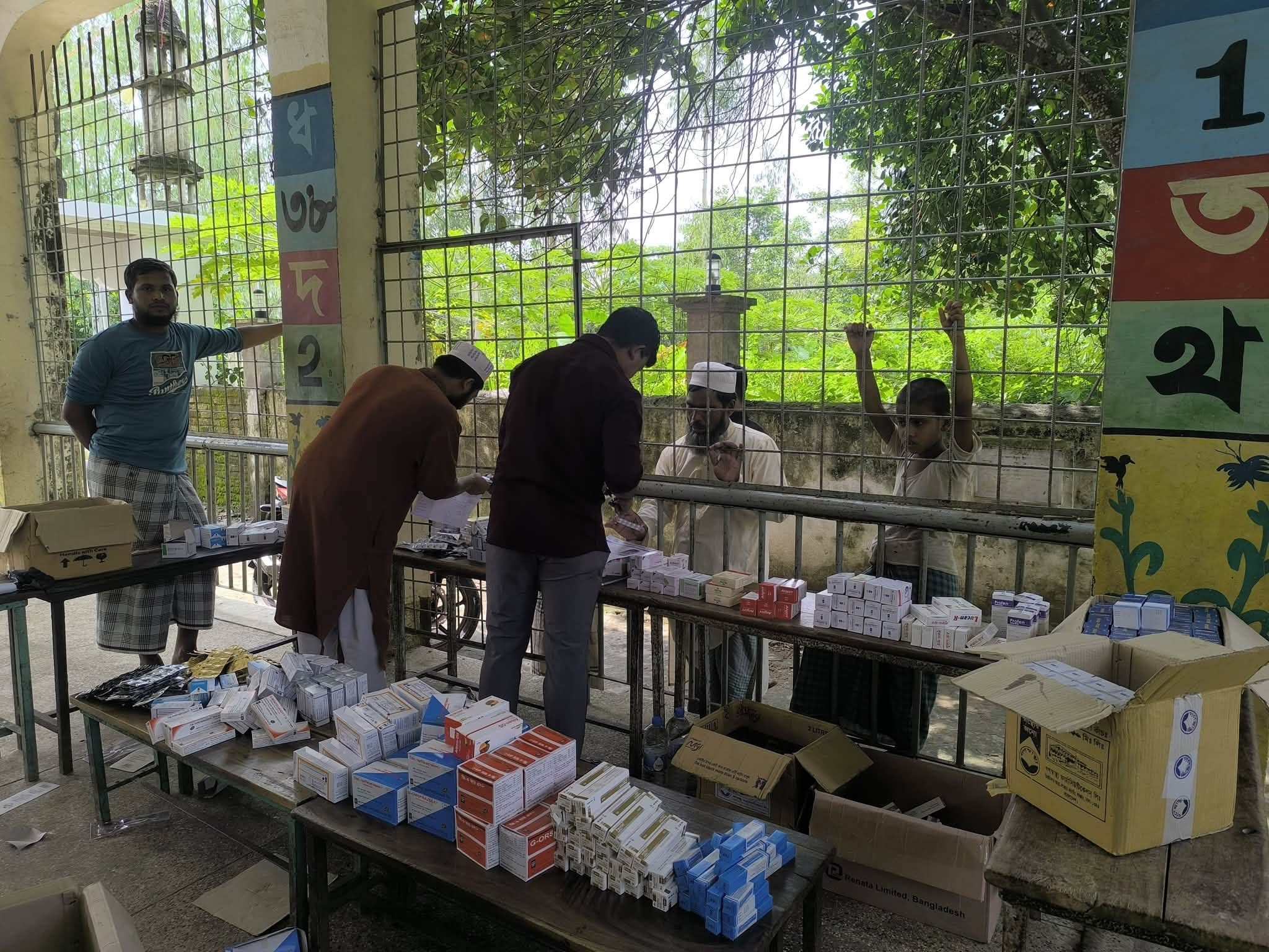 Volunteer doctors attending patients