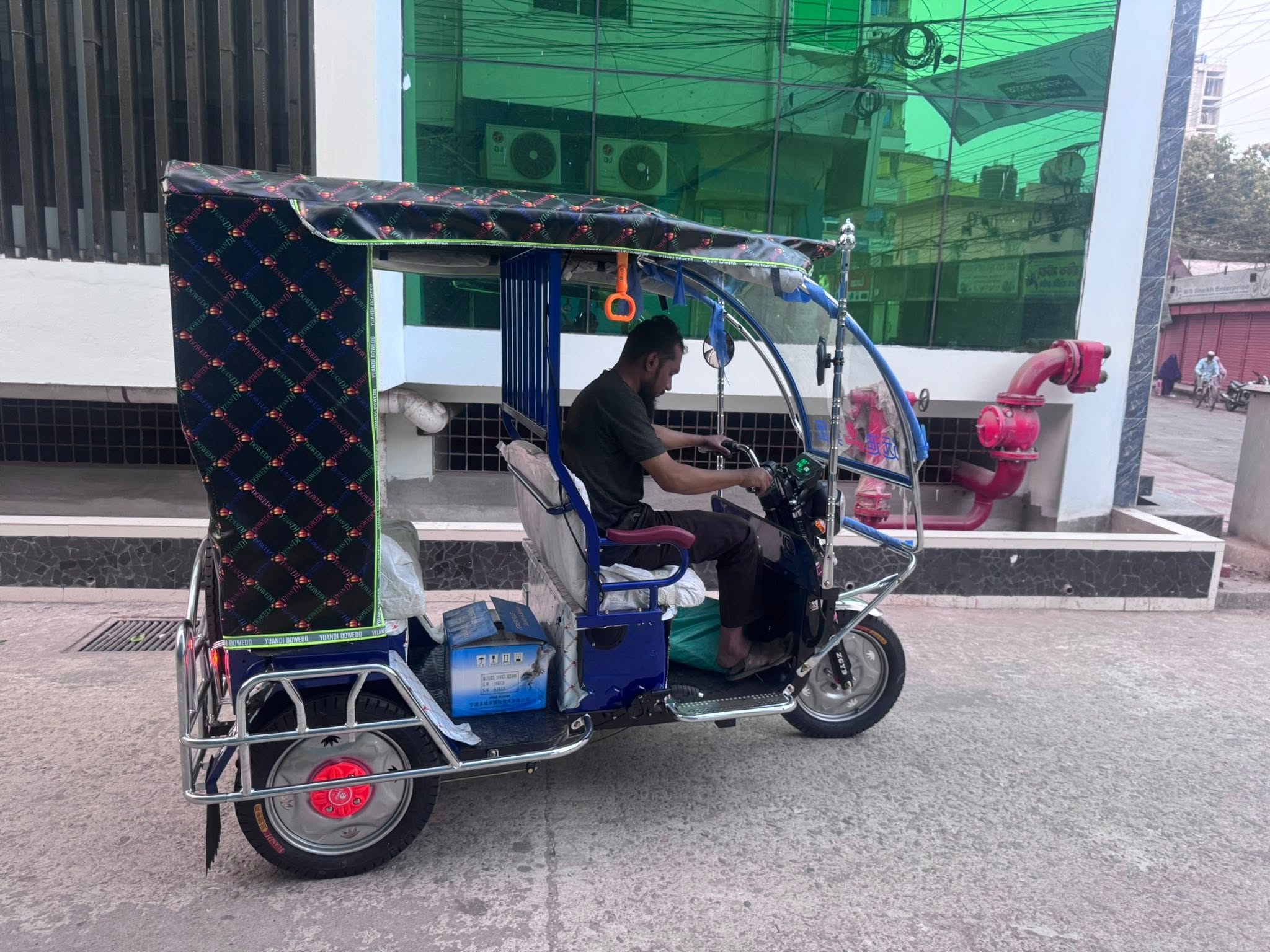 A rickshaw ready for work